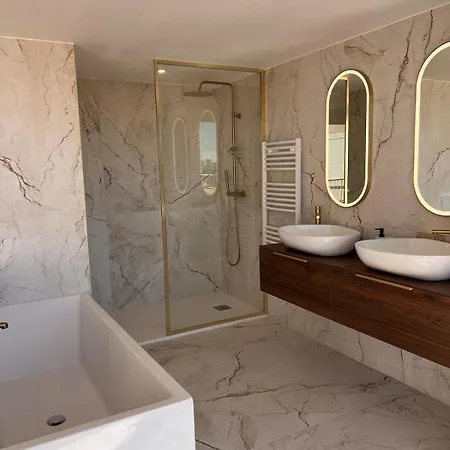 Casa B- Splendid Rooftop Overlooking The Sea דירה